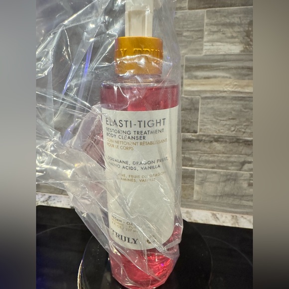 TRULY Elasti-Tight Restoring Firming Body Cleanser - Picture 2 of 2